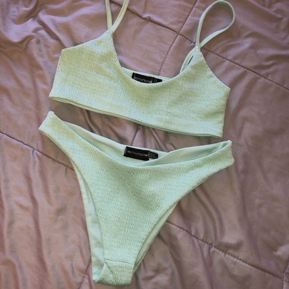 Cheeky Bikini Set 💙🤍